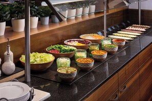 Café da manhã com buffet todos os dias mediante uma taxa