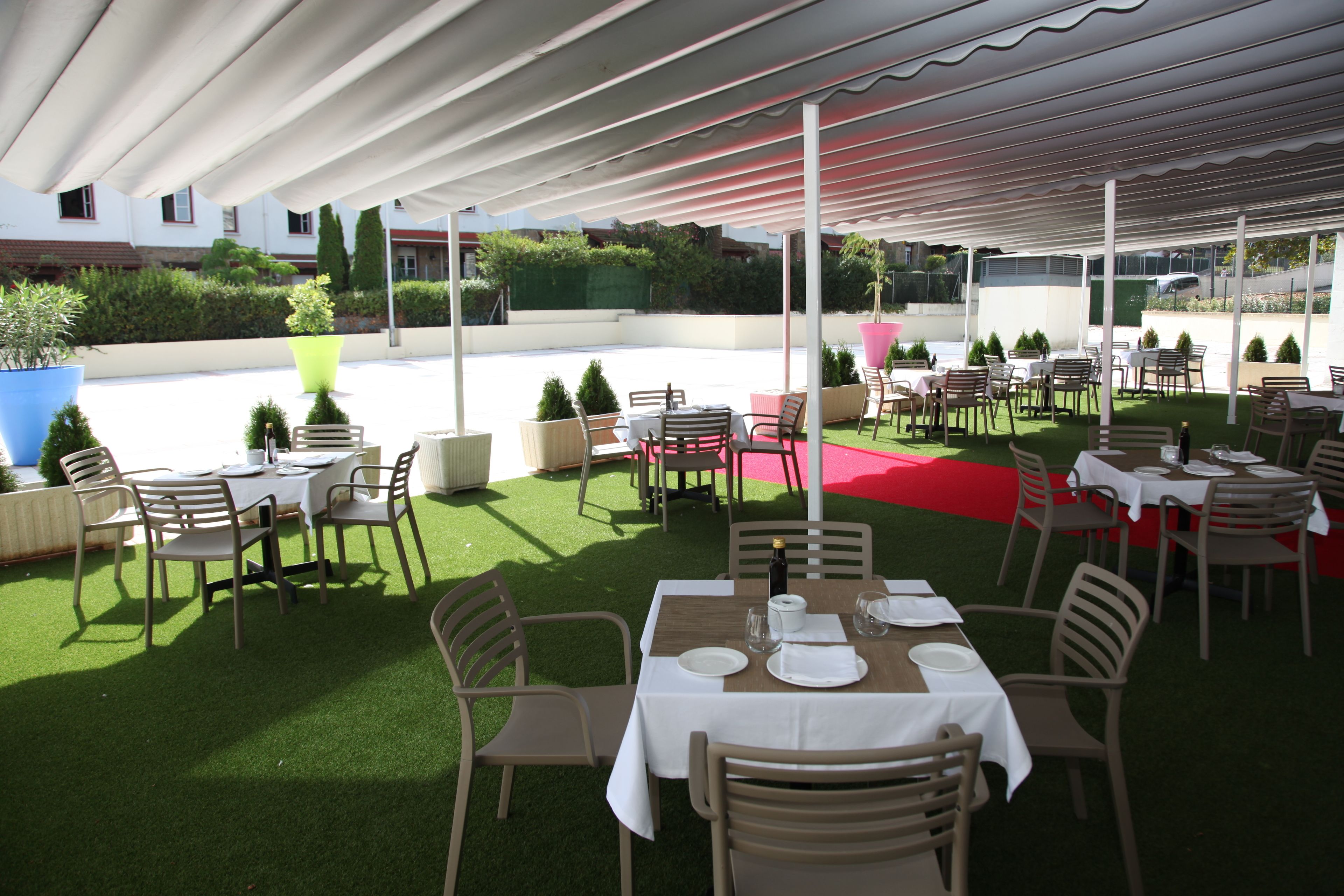 Lunch and dinner served, Spanish cuisine