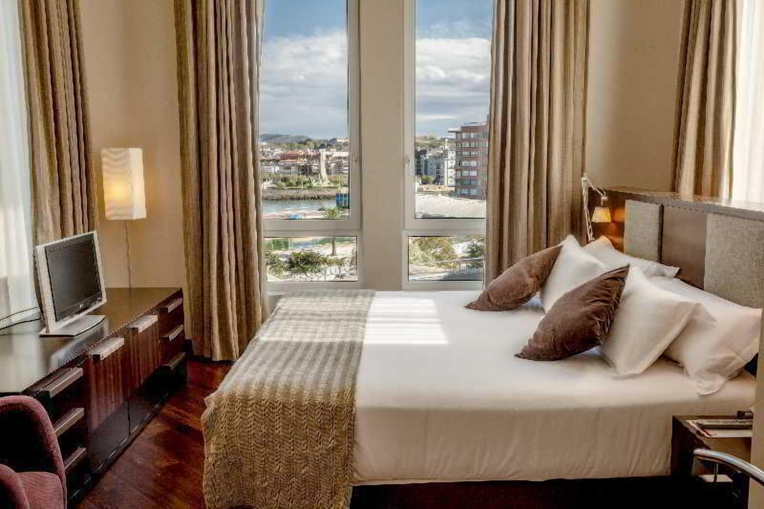 Minibar, in-room safe, desk, blackout curtains