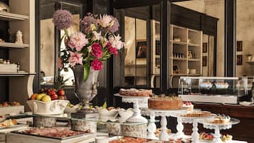 Colazione a buffet, servita tutte le mattine (35 EUR a persona)