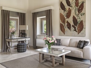 Grand Suite | Egyptian cotton sheets, premium bedding, down comforters, minibar