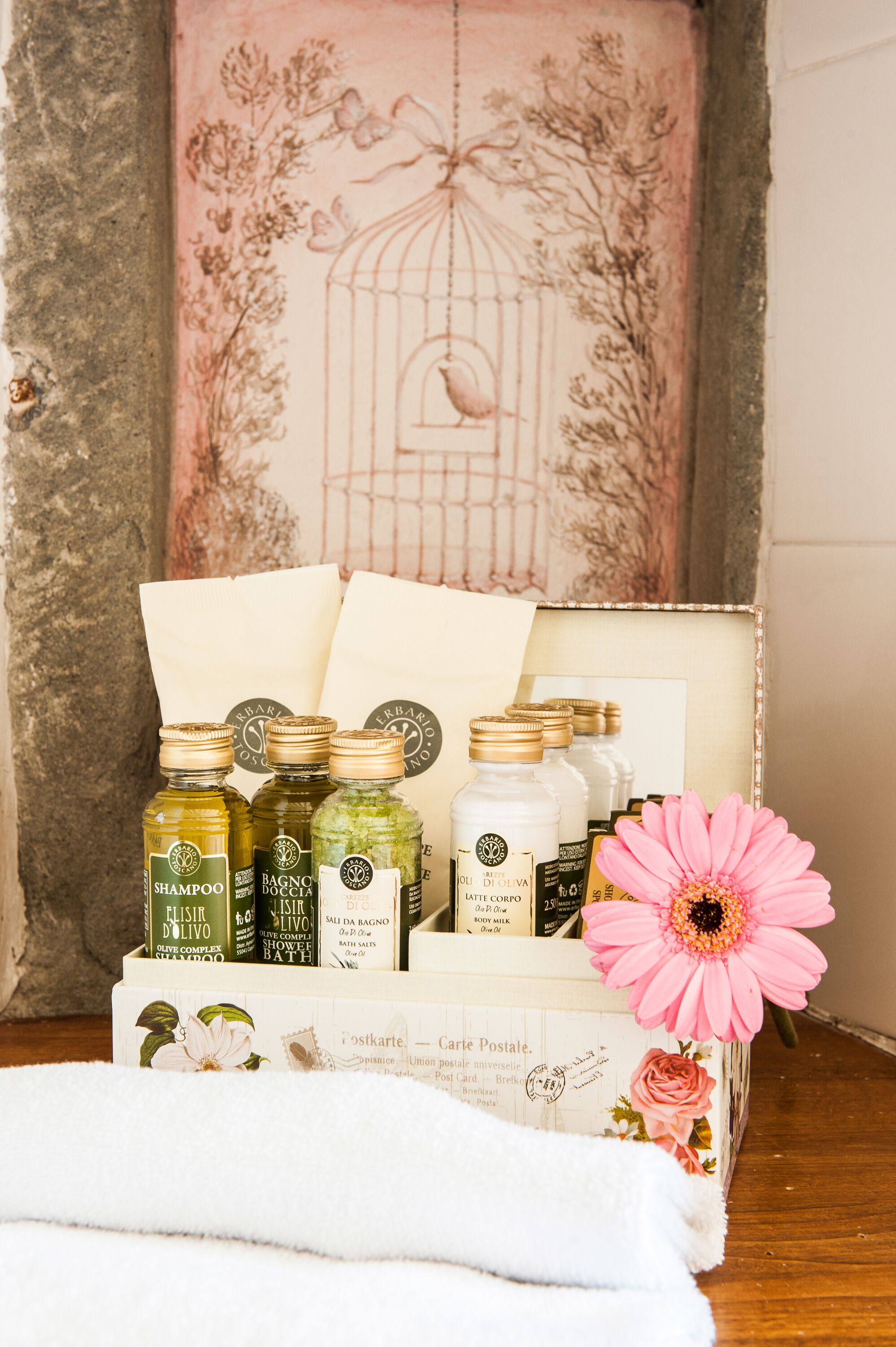 junior suite, 1 queen bed (villa) | room amenity