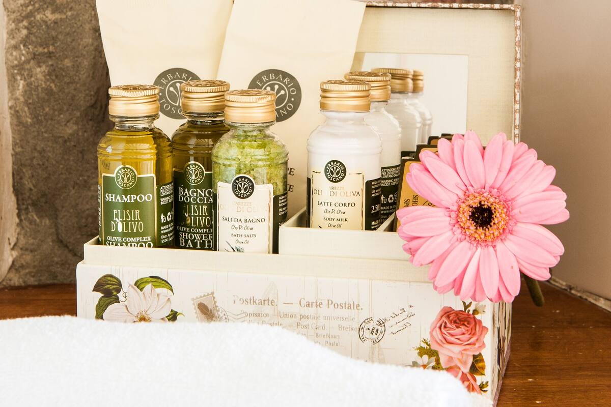 junior suite, 1 queen bed (villa) | room amenity