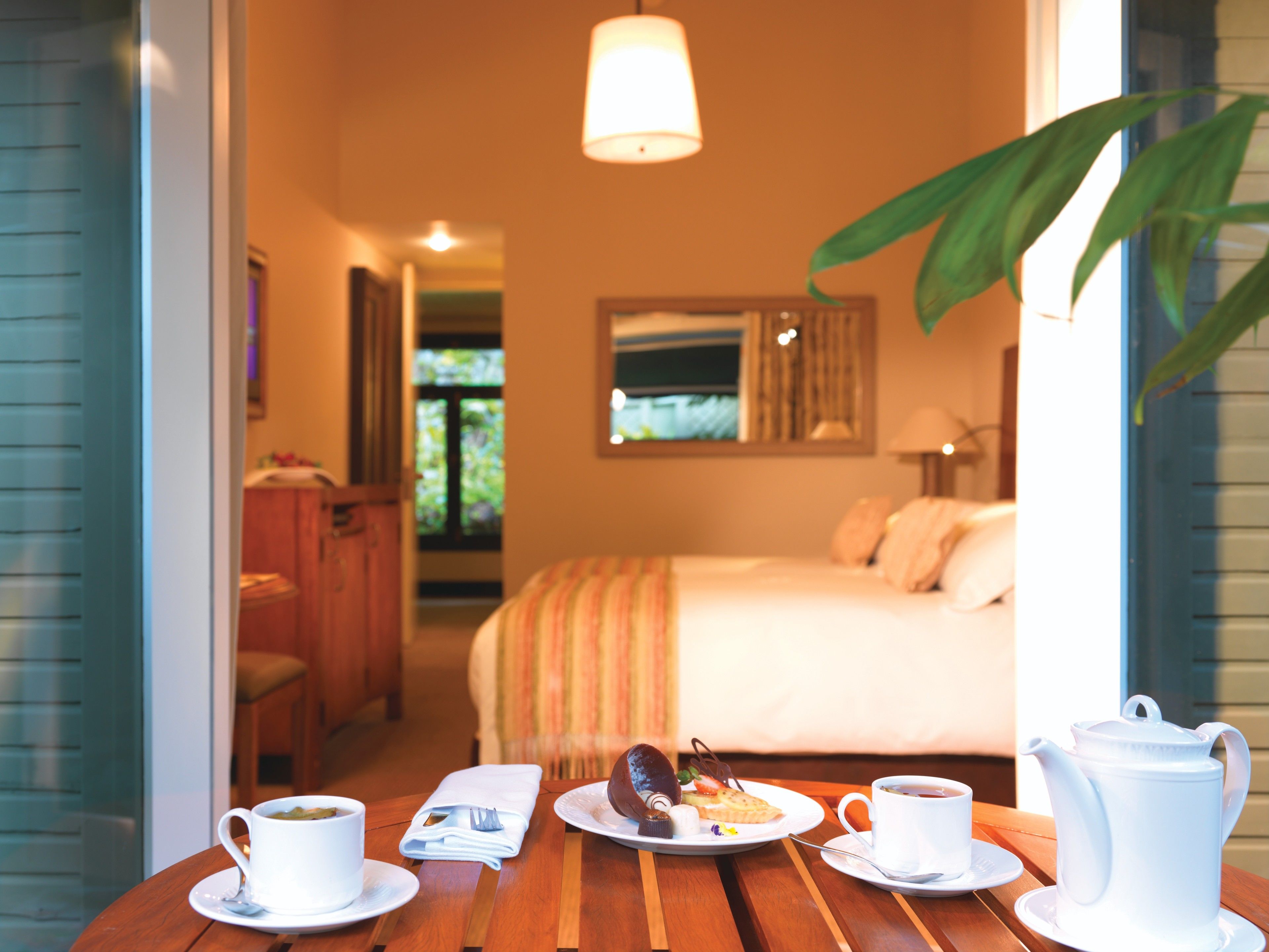 1 bedroom, hypo-allergenic bedding, down duvets, free minibar