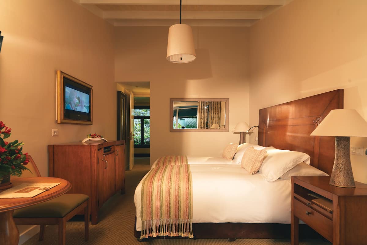 1 bedroom, hypo-allergenic bedding, down comforters, free minibar
