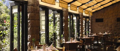 2 ristoranti, aperti a pranzo e a cena, cucina internazionale