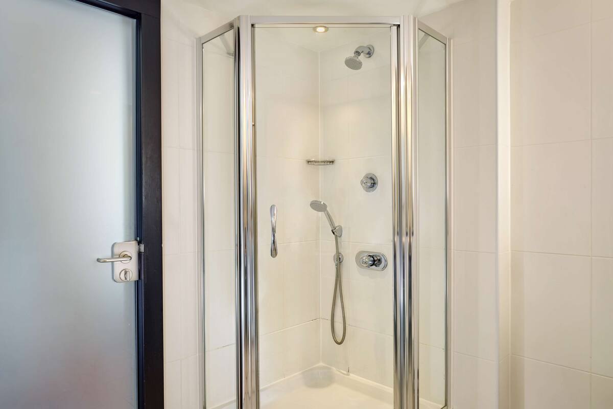 premium bedding, in-room safe, desk, soundproofing