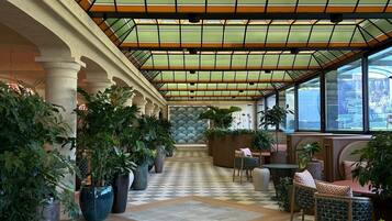 Lobby lounge