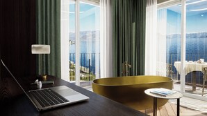 Senior Suite Fashion, vista lago | 거실 공간 | LCD TV