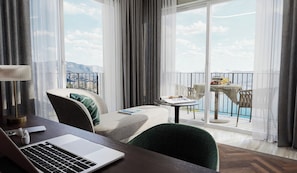 Suite Sénior, vue lac | Coffres-forts dans les chambres, ameublement personnalisé, Wi-Fi gratuit