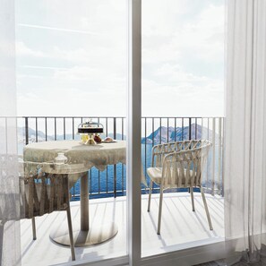 Chambre Triple Deluxe, vue partielle sur le lac | Coffres-forts dans les chambres, ameublement personnalisé, Wi-Fi gratuit