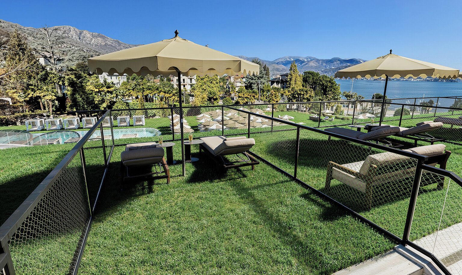 Doppia DELUXE, vista sulla piscina e laterale del lago | Terras