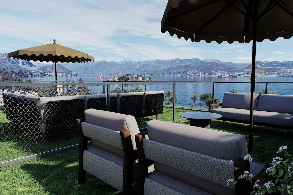 Family 4 DELUXE, vista sul lago, con piscina in terrazza | Utsikt fra rommet