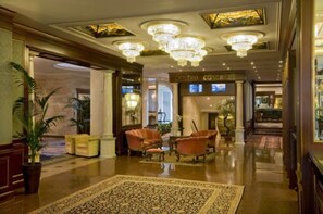 Lobby-Lounge