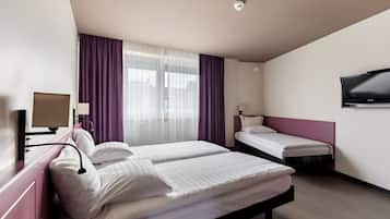 Triple Room | In-room safe, desk, blackout drapes, soundproofing
