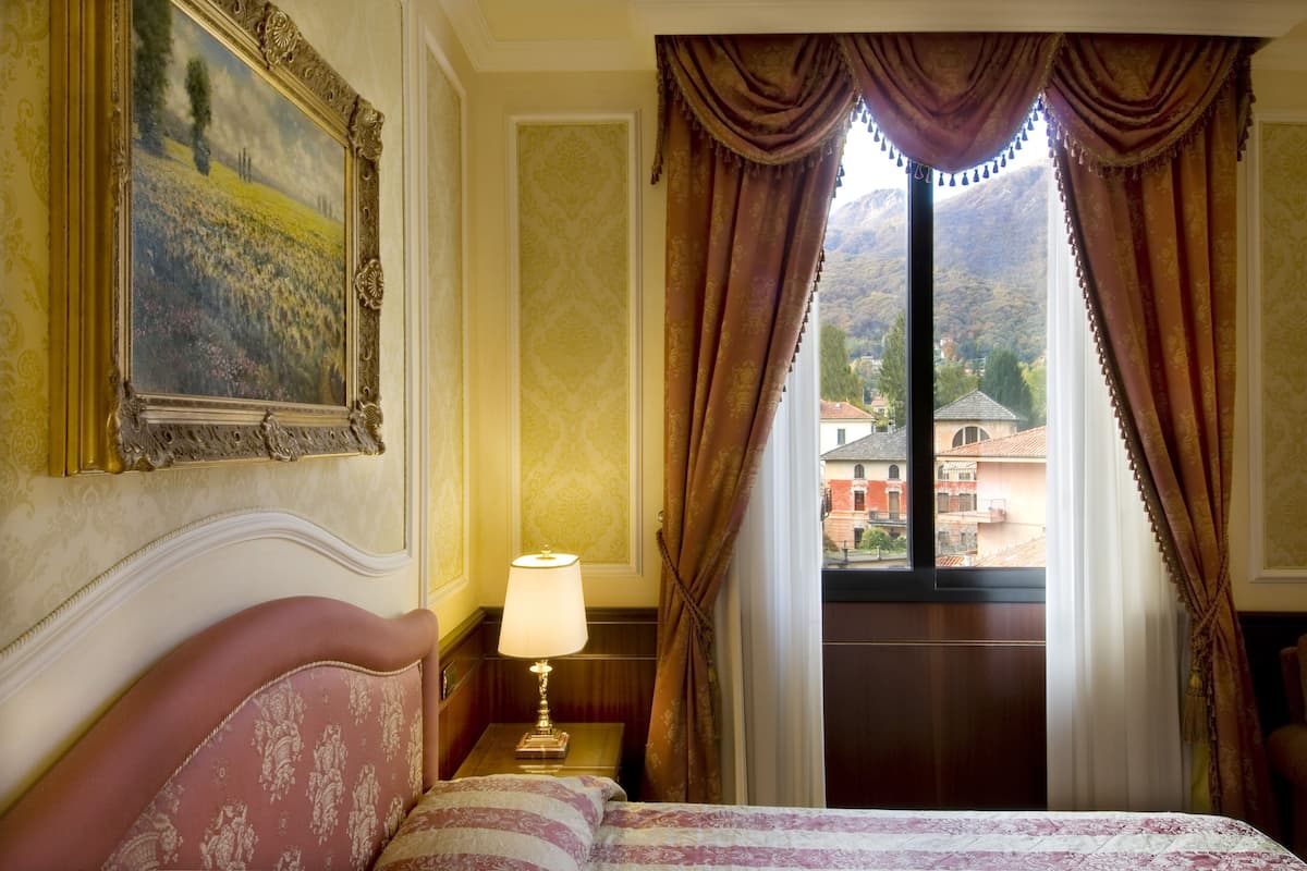 minibar, in-room safe, desk, laptop workspace