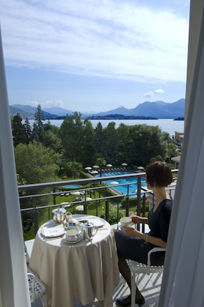 Chambre Standard double ou avec lits jumeaux (Partial Lake or Pool side) | Vue de la chambre
