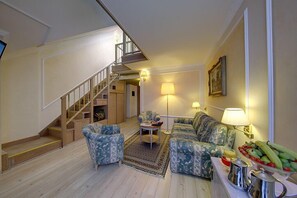 Minibar, in-room safe, desk, laptop workspace