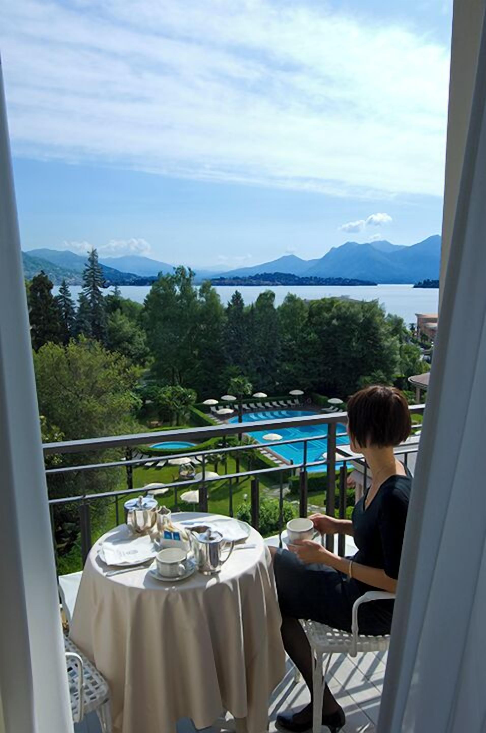 Deluxe-Doppel- oder -Zweibettzimmer, eingeschränkter Seeblick (Partial Lake or Pool side) | Terrasse/Patio