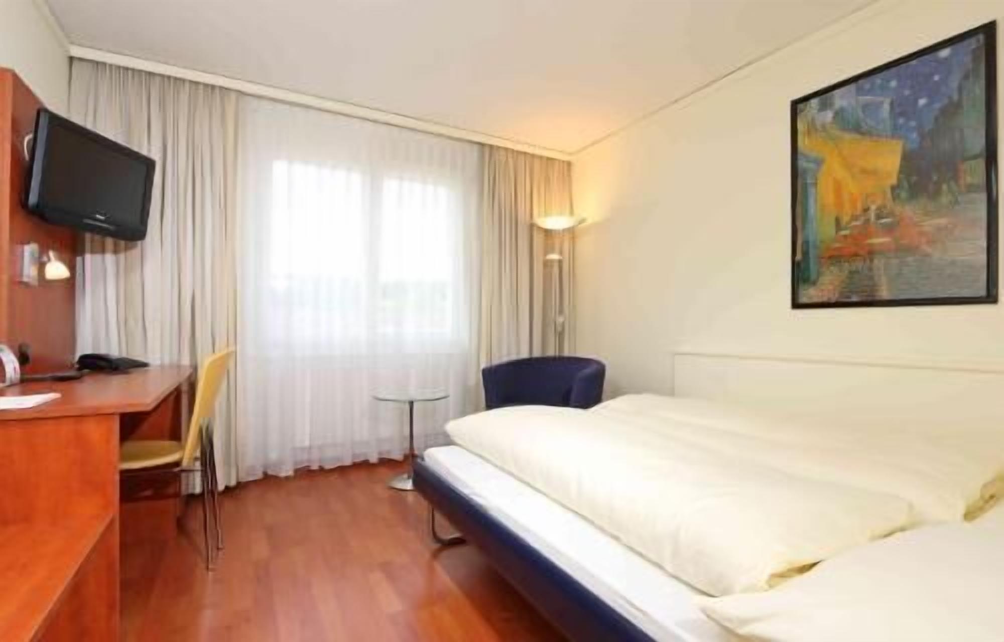 Hypo-allergenic bedding, minibar, in-room safe, desk