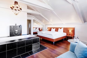 Doppelzimmer mit Whirlpool | Allergikerbettwaren, Minibar, Zimmersafe, Schreibtisch
