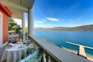 Suite Maxi, lake view | Terrace/patio