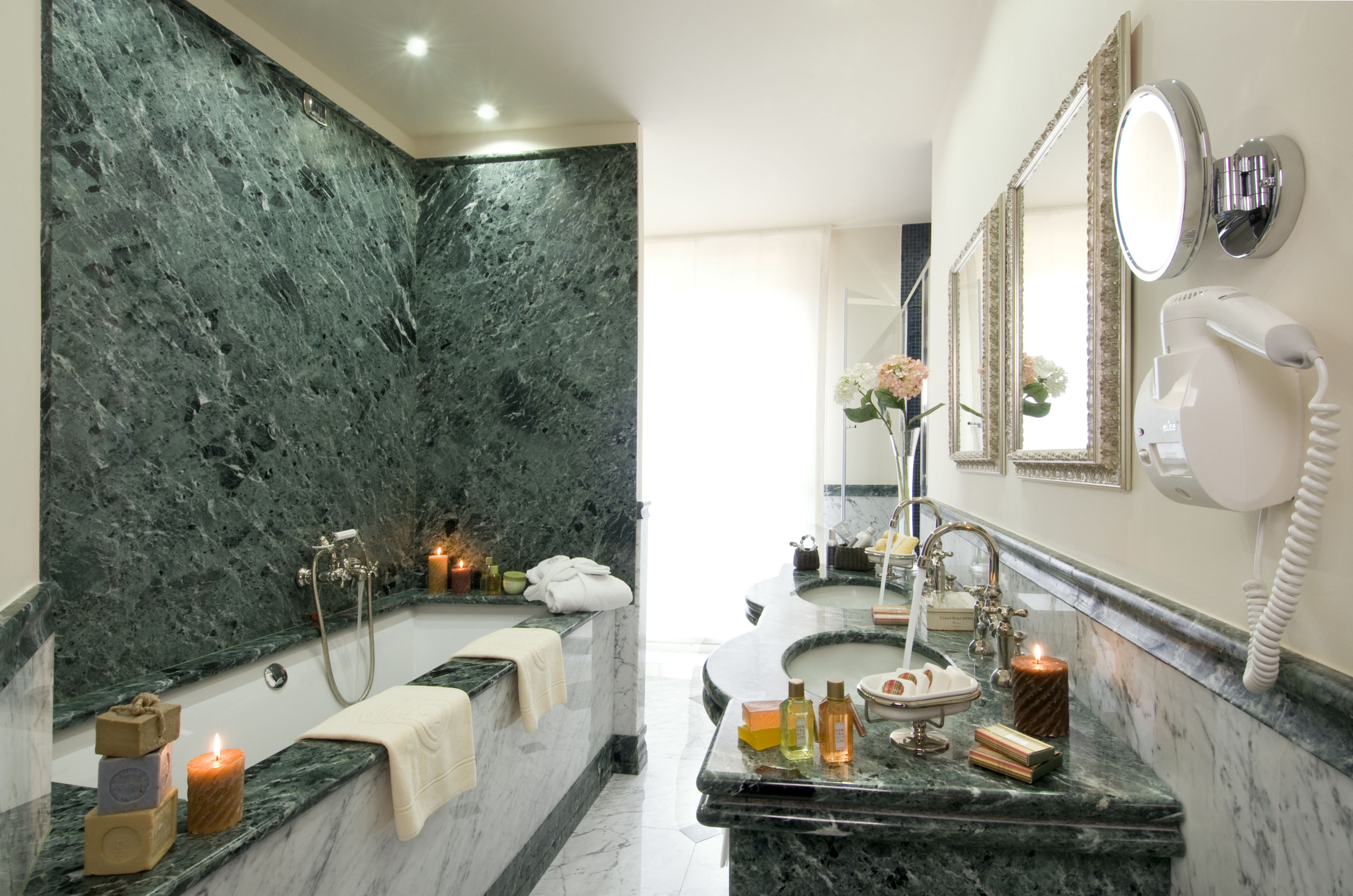 suite, lake view | bathroom | free toiletries, hair dryer, bidet, towels