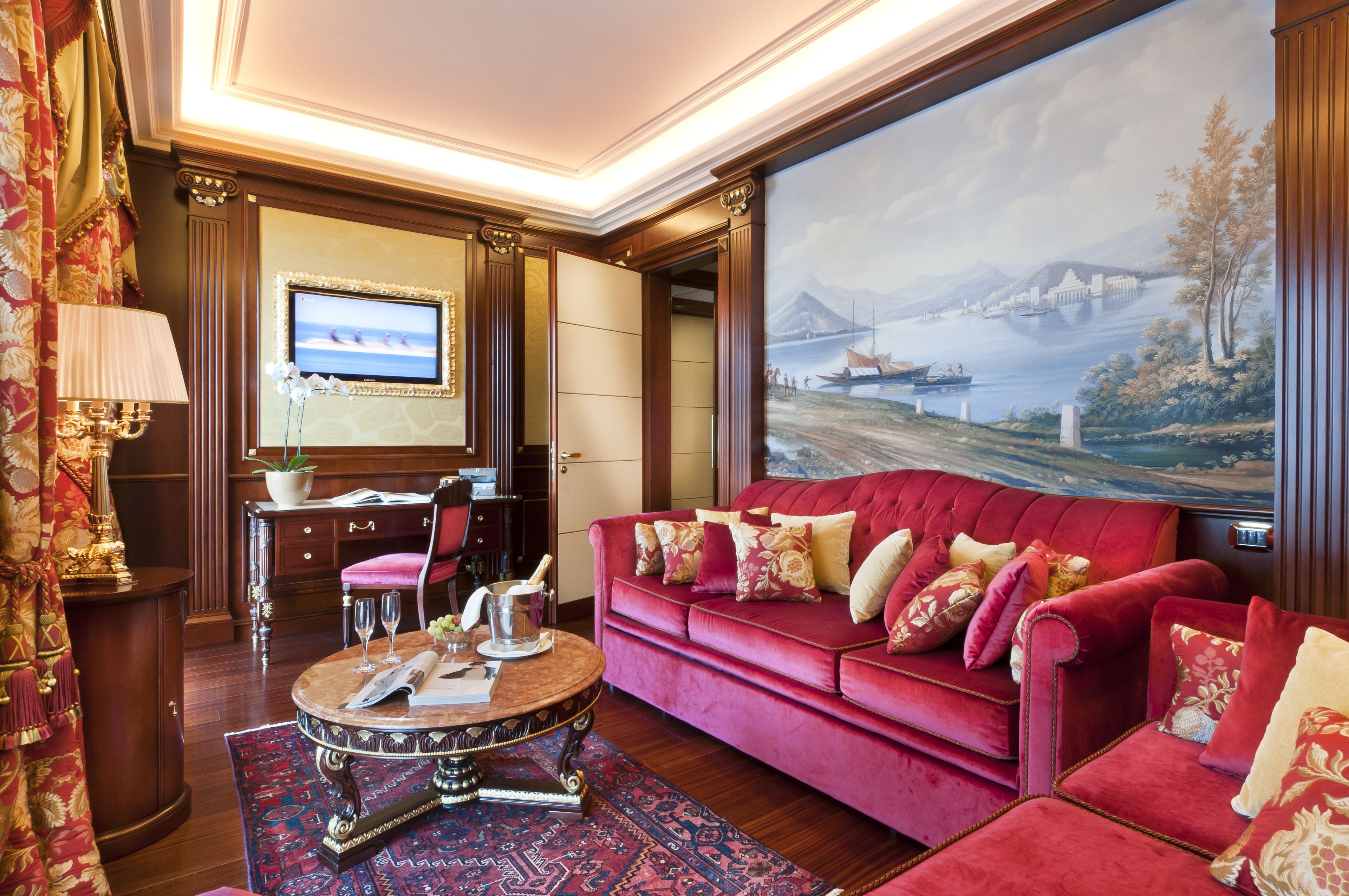 suite, lake view (maxi) | living room | flat-screen tv