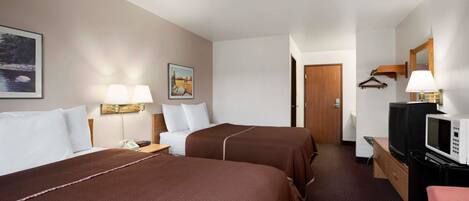 Habitación estándar, 2 camas Queen size | Caja de seguridad en la habitación y tabla de planchar con plancha