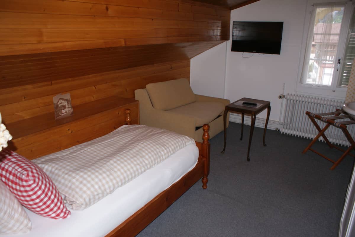 Chambre Simple Standard | Literie hypoallergénique, ameublement personnalisé, draps fournis