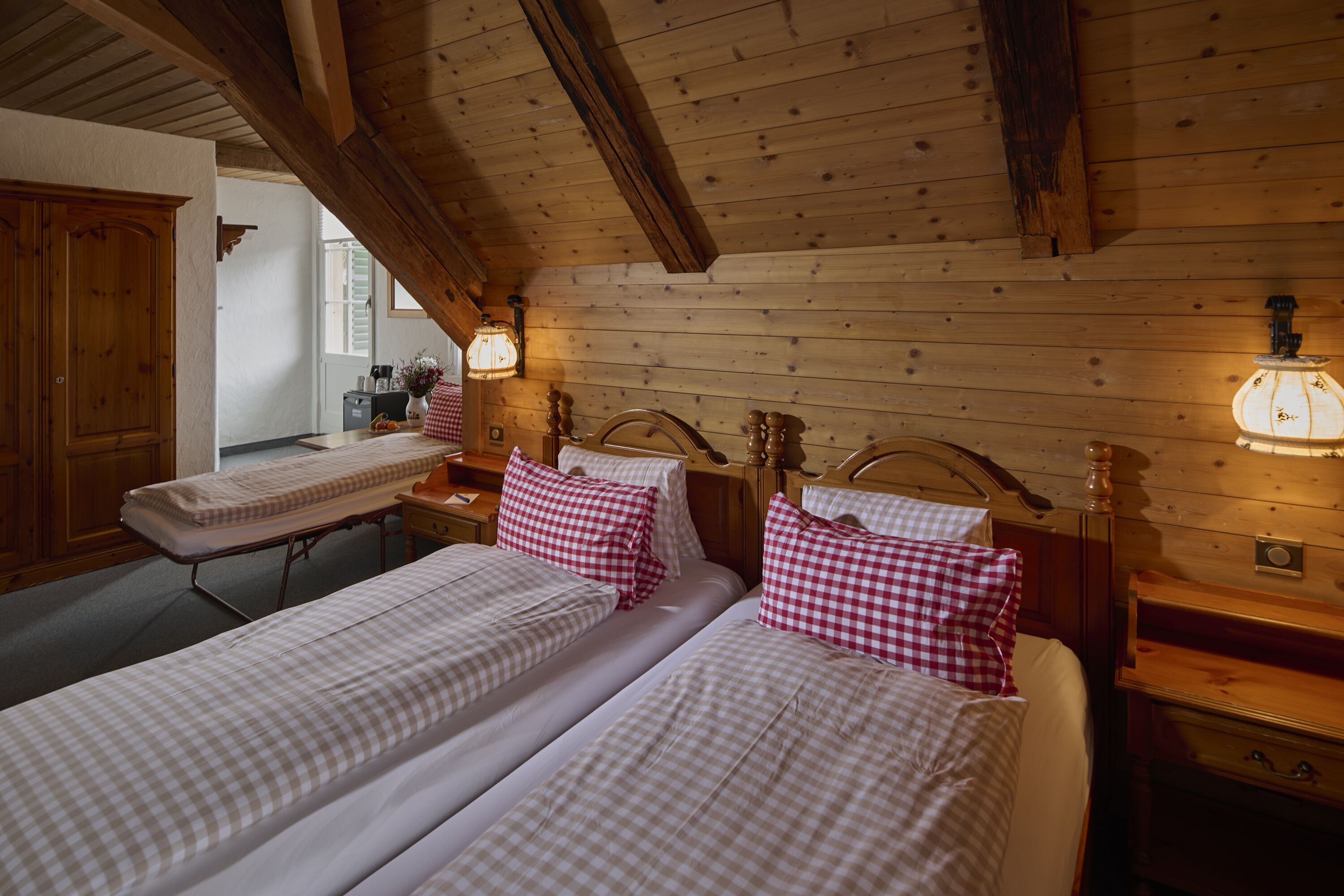 standard triple room | hypo-allergenic bedding, individually furnished, bed sheets