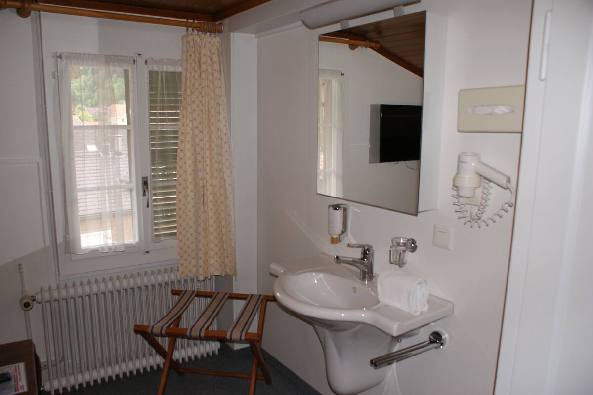 hypo-allergenic bedding, individually furnished, bed sheets