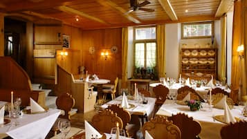 FrĂŒhstĂŒck, Mittagessen, Abendessen, Speisen im Freien