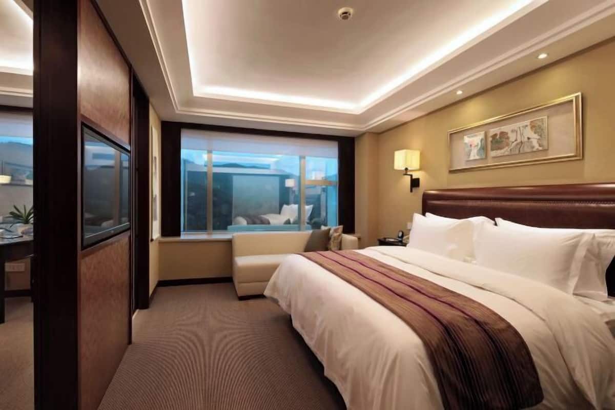 Hochwertige Bettwaren, Betten mit Memory-Foam-Matratzen, Minibar