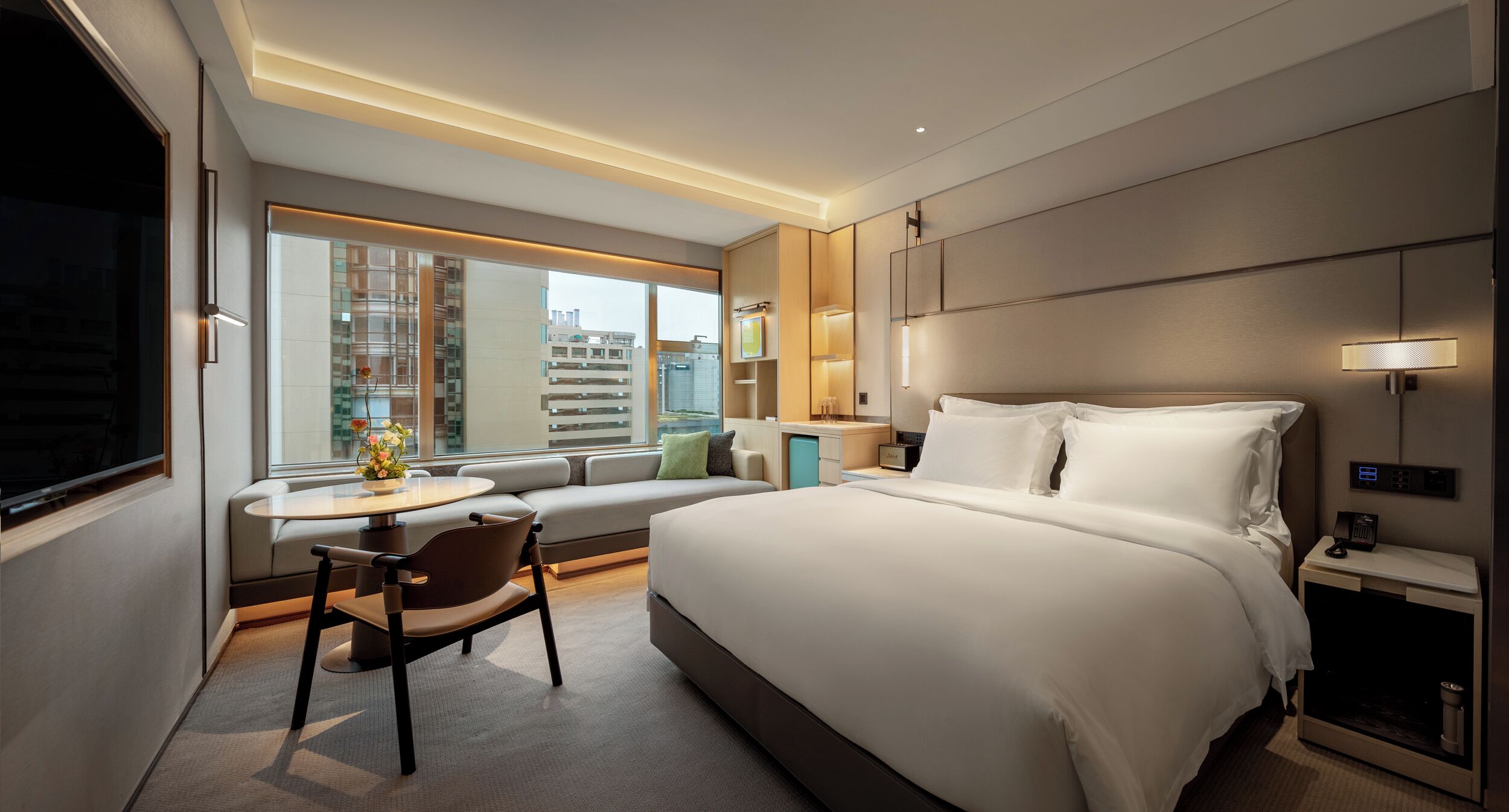 Business Queen Room | Premium bedding, memory-foam beds, minibar, in-room safe
