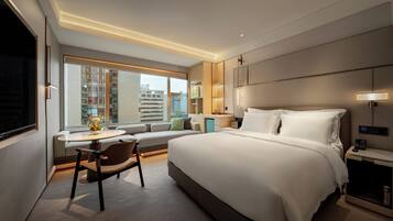 Business Queen Room | Premium bedding, memory-foam beds, minibar, in-room safe