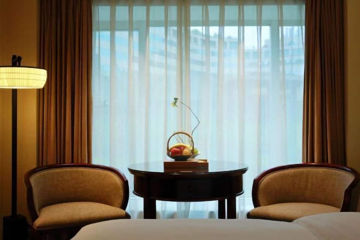 1 bilik tidur, peralatan tempat tidur premium, busa memori, bar mini