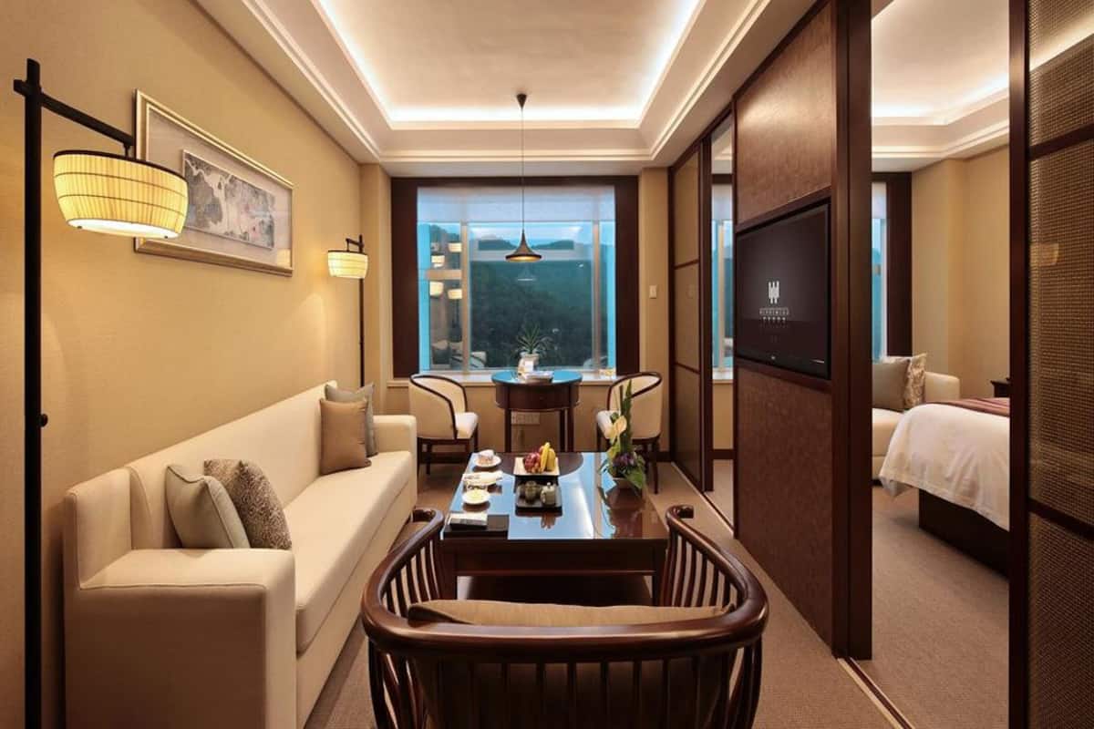 Suite | Hochwertige Bettwaren, Betten mit Memory-Foam-Matratzen, Minibar