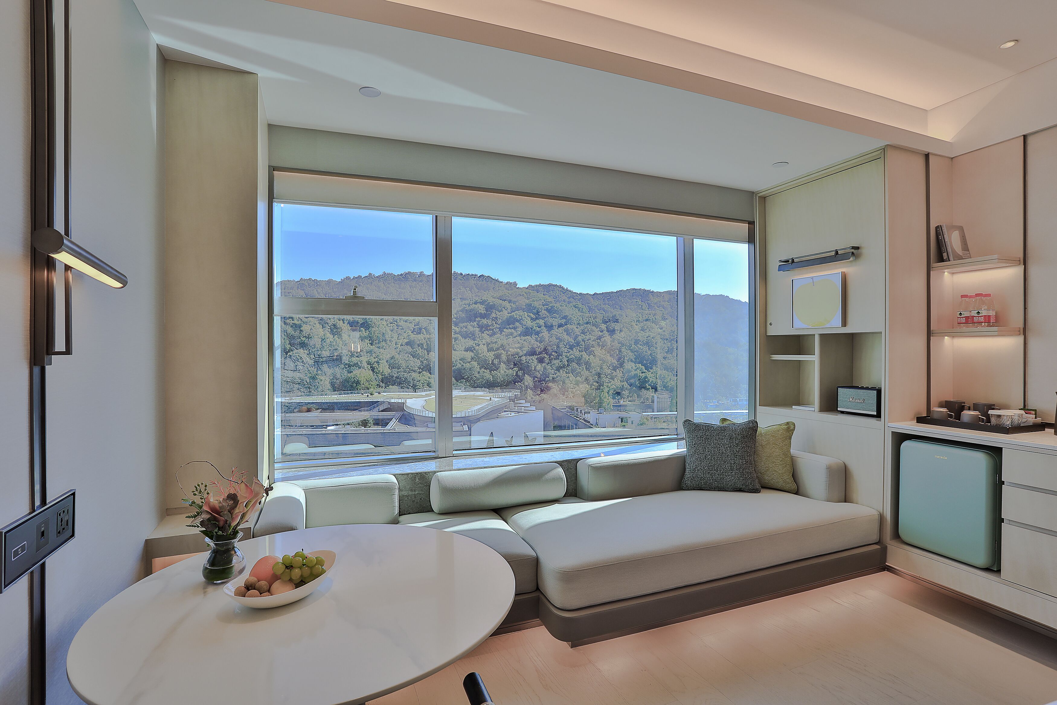 1 bedroom, premium bedding, memory-foam beds, minibar