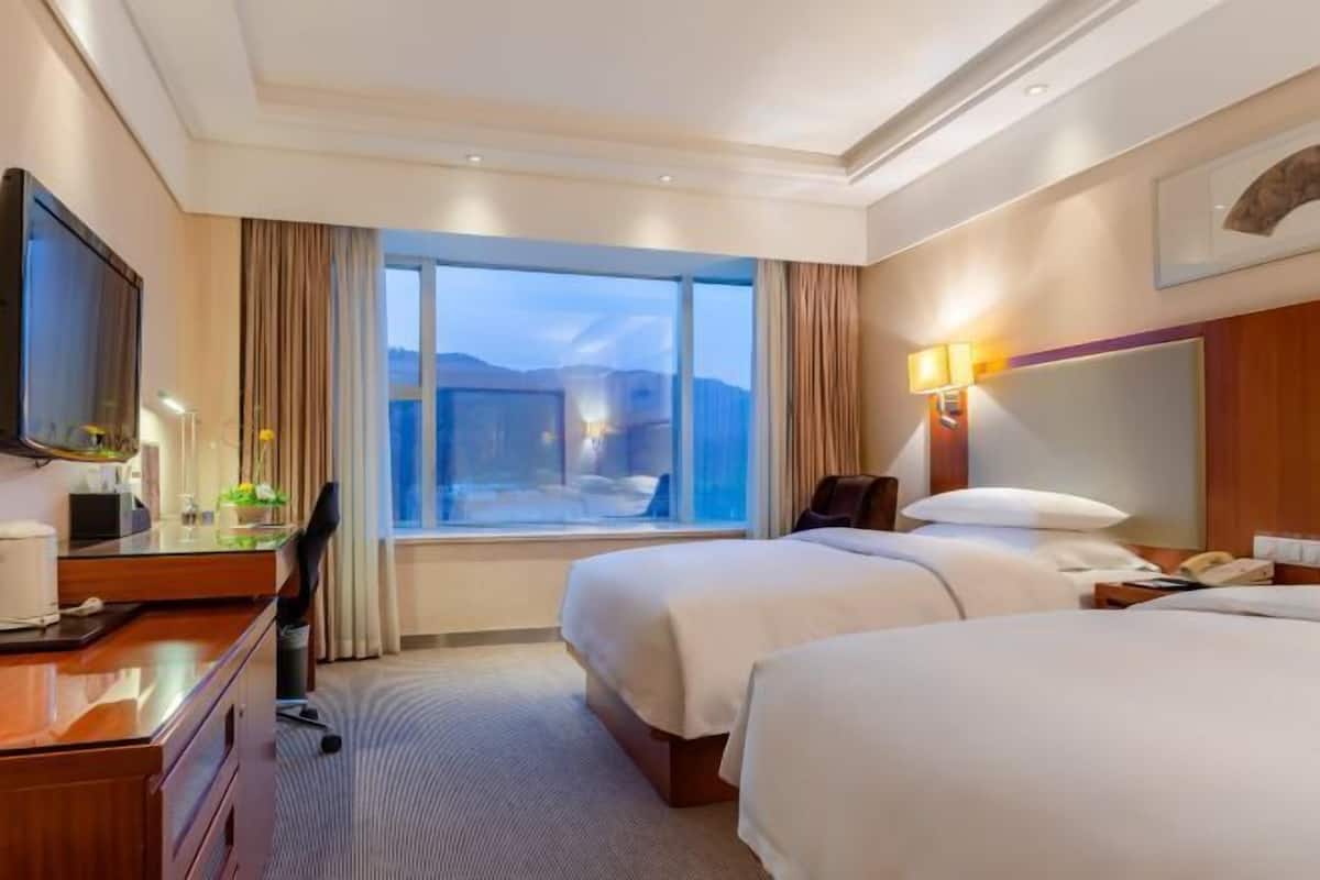 Hochwertige Bettwaren, Betten mit Memory-Foam-Matratzen, Minibar