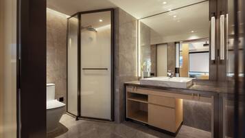 Habitación de lujo | Ropa de cama de alta calidad, colchones viscoelásticos, minibar