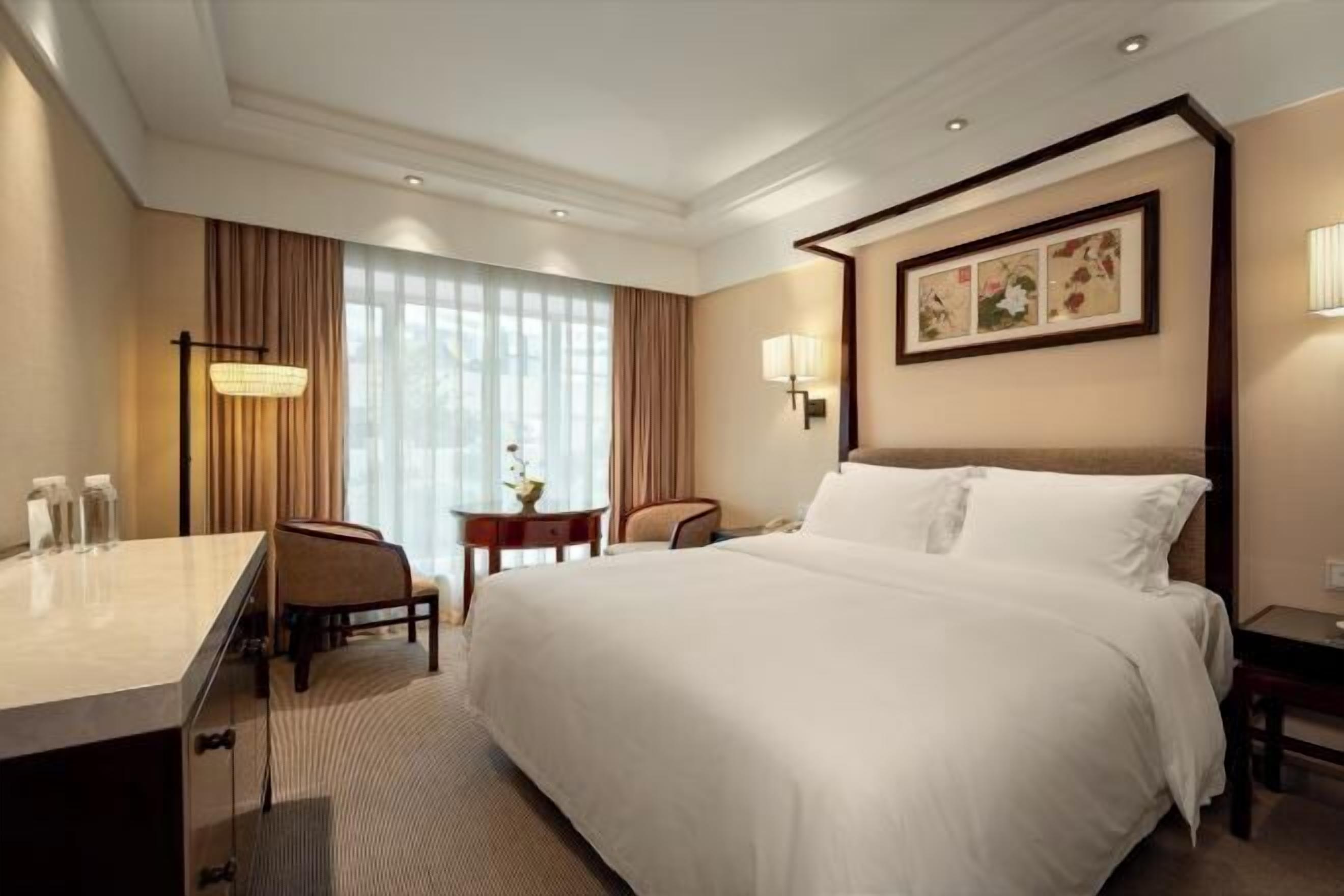 Luxe beddengoed, bedden met traagschuimmatrassen, een minibar