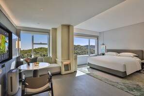 Hill Deluxe King Room | 1 bedroom, premium bedding, memory foam beds, minibar