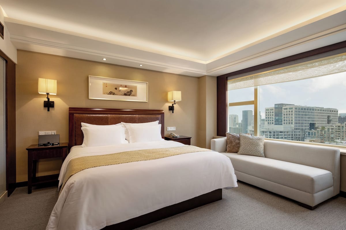Suite | Premium bedding, memory foam beds, minibar, in-room safe