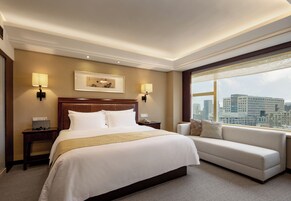 Suite | Premium bedding, memory foam beds, minibar, in-room safe