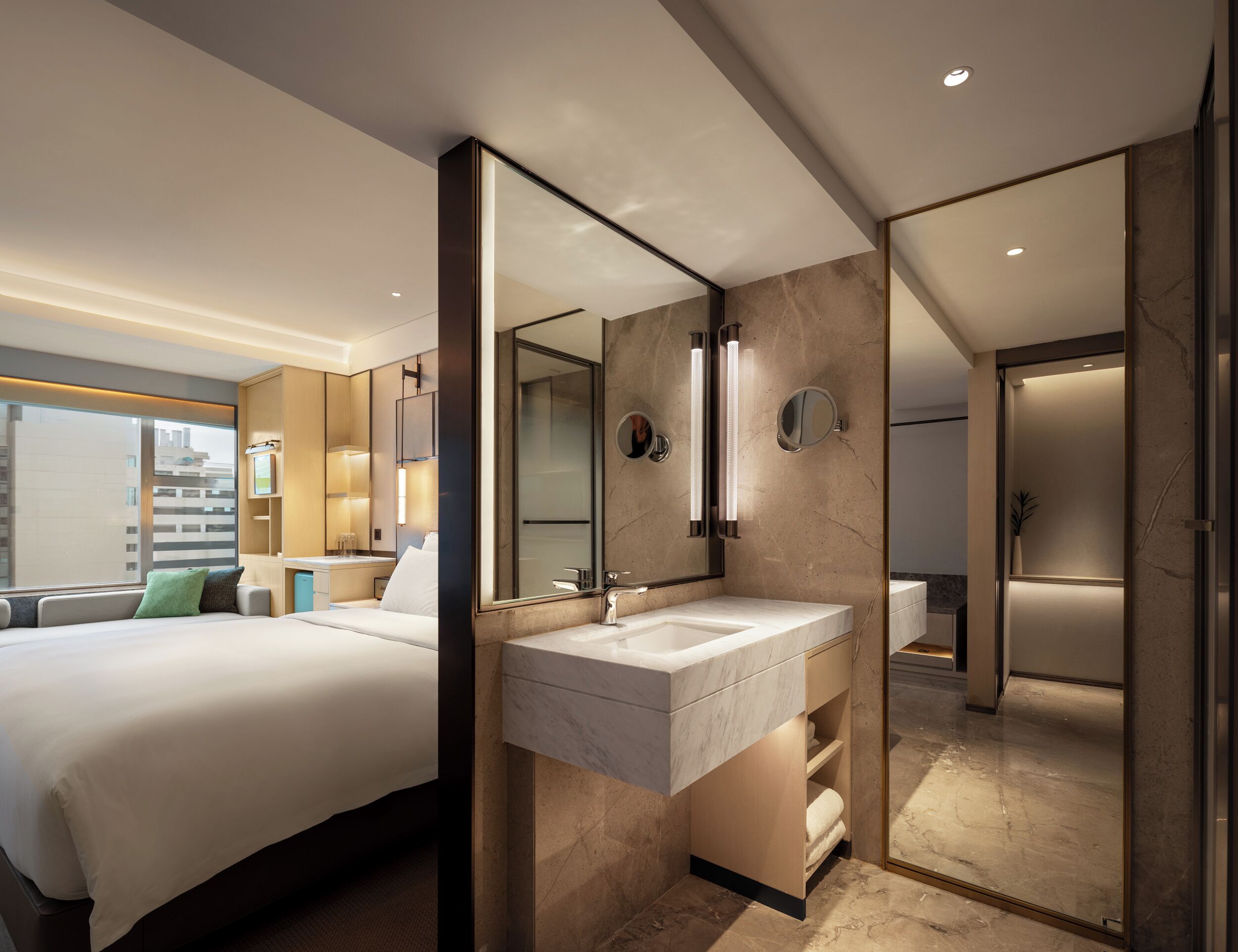 Business Queen Room | Premium bedding, memory-foam beds, minibar, in-room safe