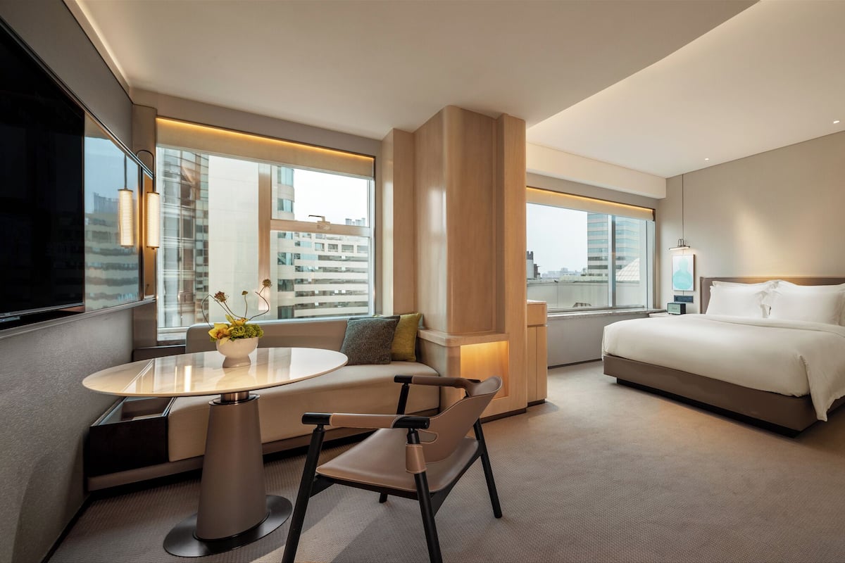Deluxe King Room | Premium bedding, memory foam beds, minibar, in-room safe