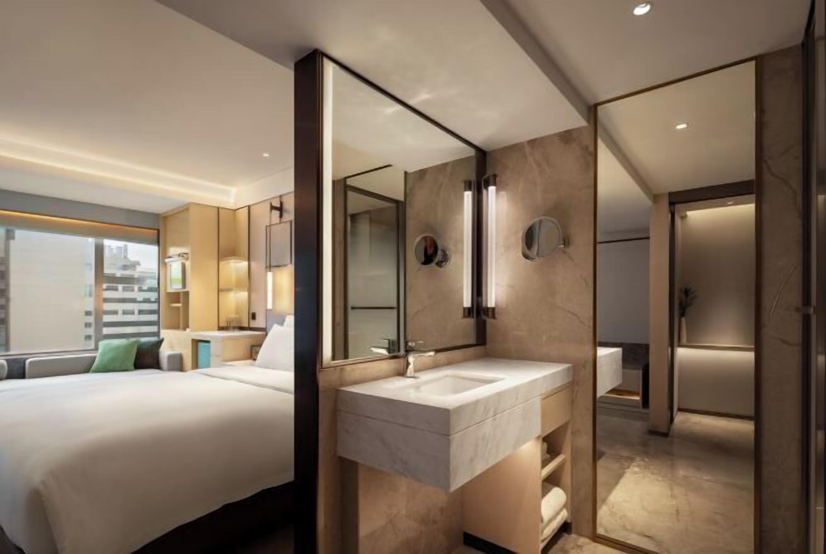 Luxe beddengoed, bedden met traagschuimmatrassen, een minibar