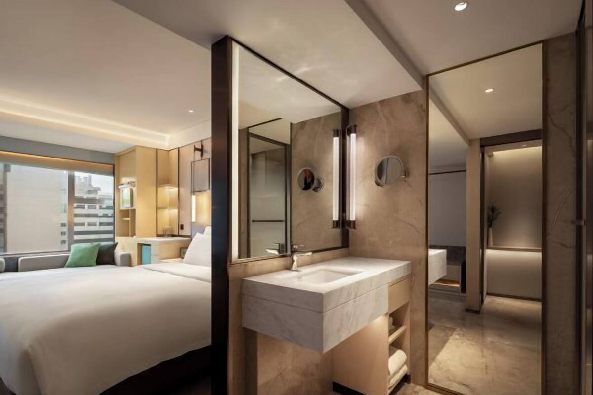 1 bedroom, premium bedding, memory-foam beds, minibar