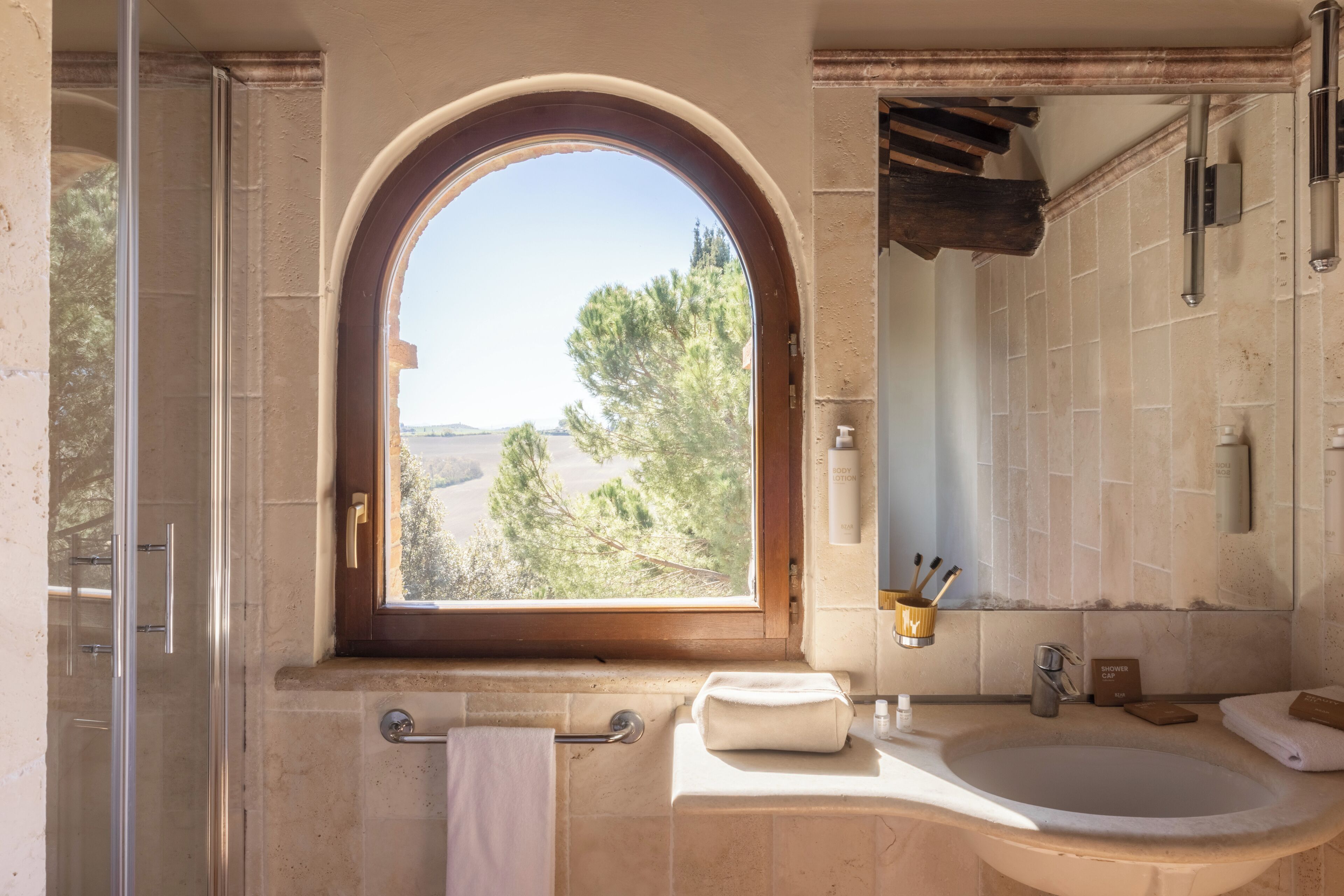 Junior-Suite | Badezimmer | Haartrockner, Bademäntel, Hausschuhe, Bidet